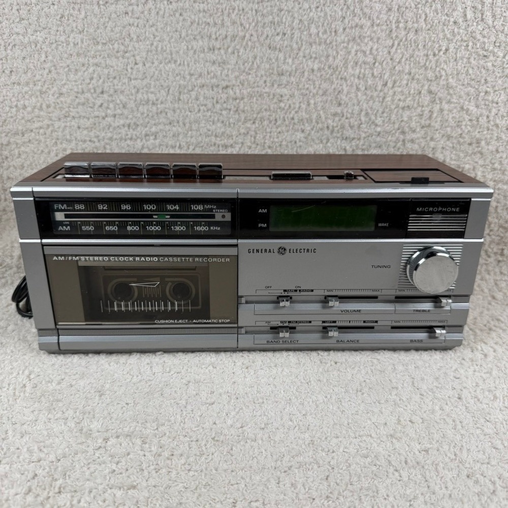 GE 7-4984B AM FM Clock Radio Cassette Recorder Woodgrain No Speakers Works
